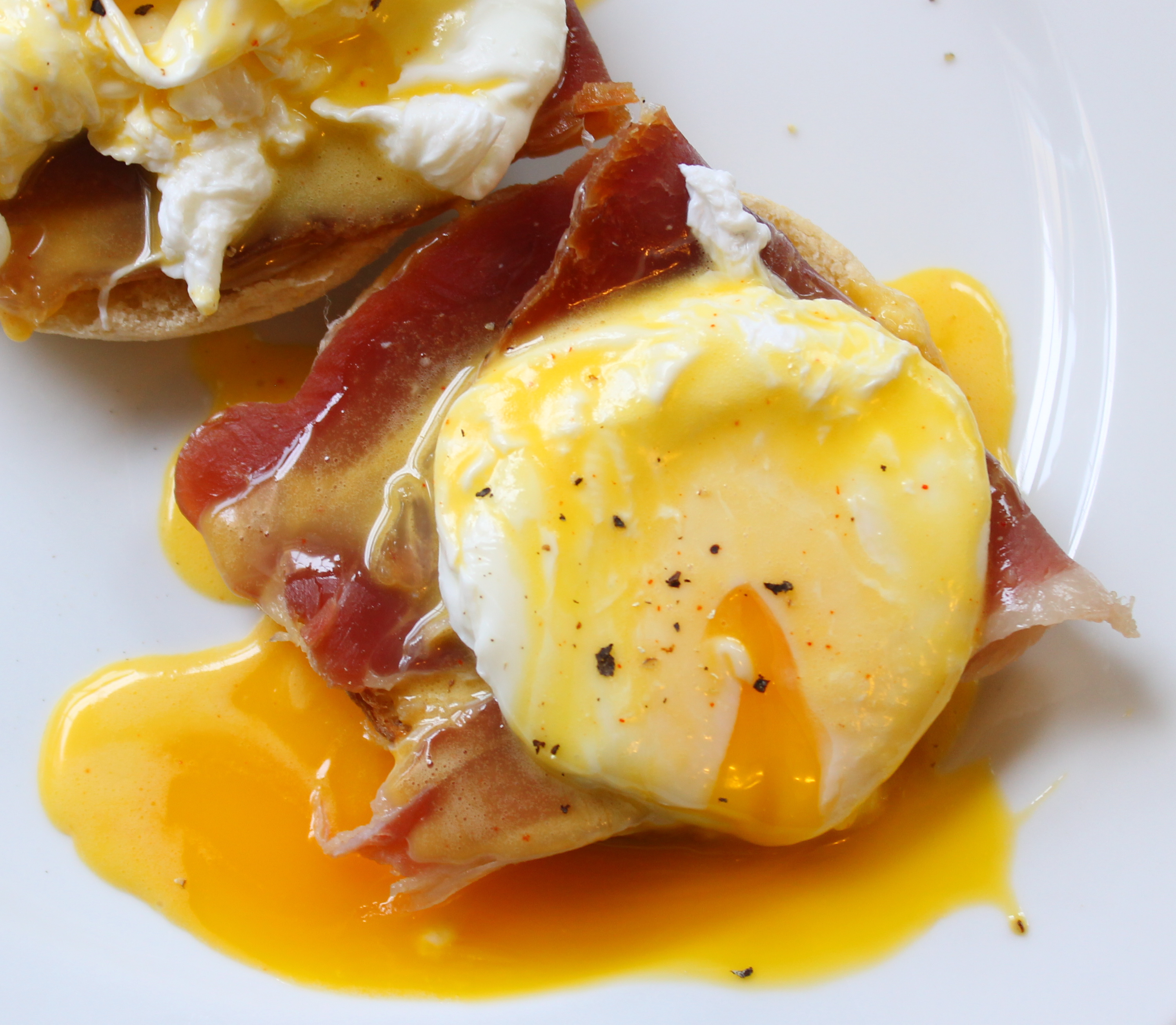 Eggs Benedict – The Yummy Truth